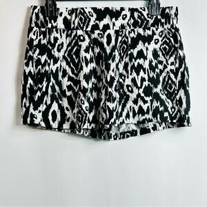 NWT Francesca’s Women’s Sz Small Black & White Boom Boom Jeans Lightweight Short